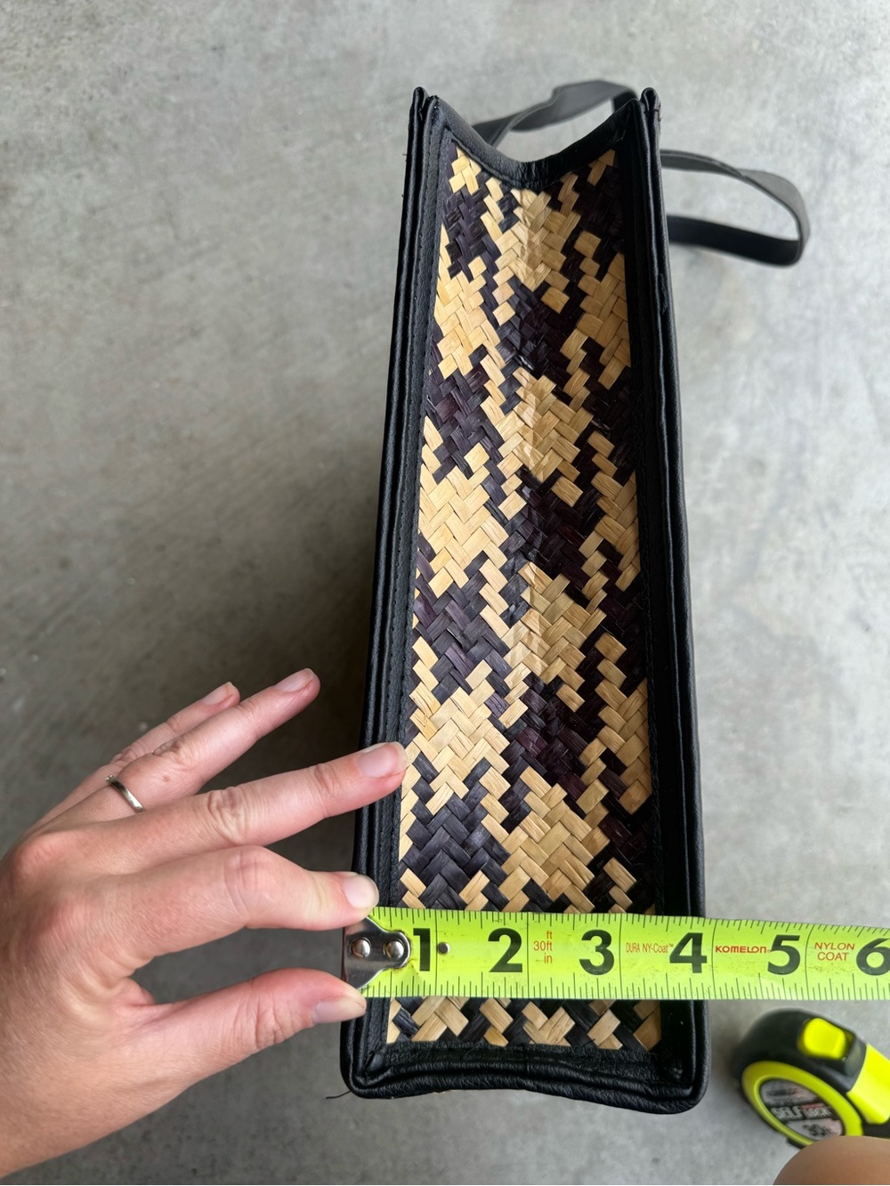 Woven Houndstooth Tote Bag in Black and Natural Raffia - Picture 14 of 16